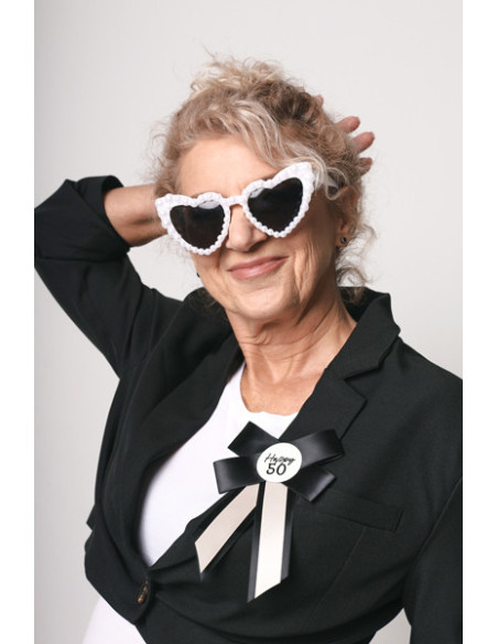 Kotylion na 50 urodziny, kremowo-czarny, 11x17 cm