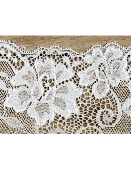 Koronka, złamana biel, 0,18 x 9m (1 szt. / 9 mb.)